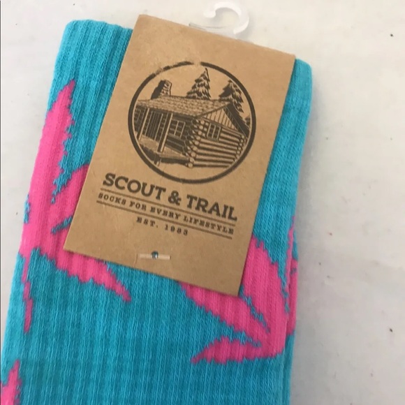 New Scout & Trail Weed Tie Dye Crew Socks Blue/ Pink/Yellow O/S - Picture 4 of 6